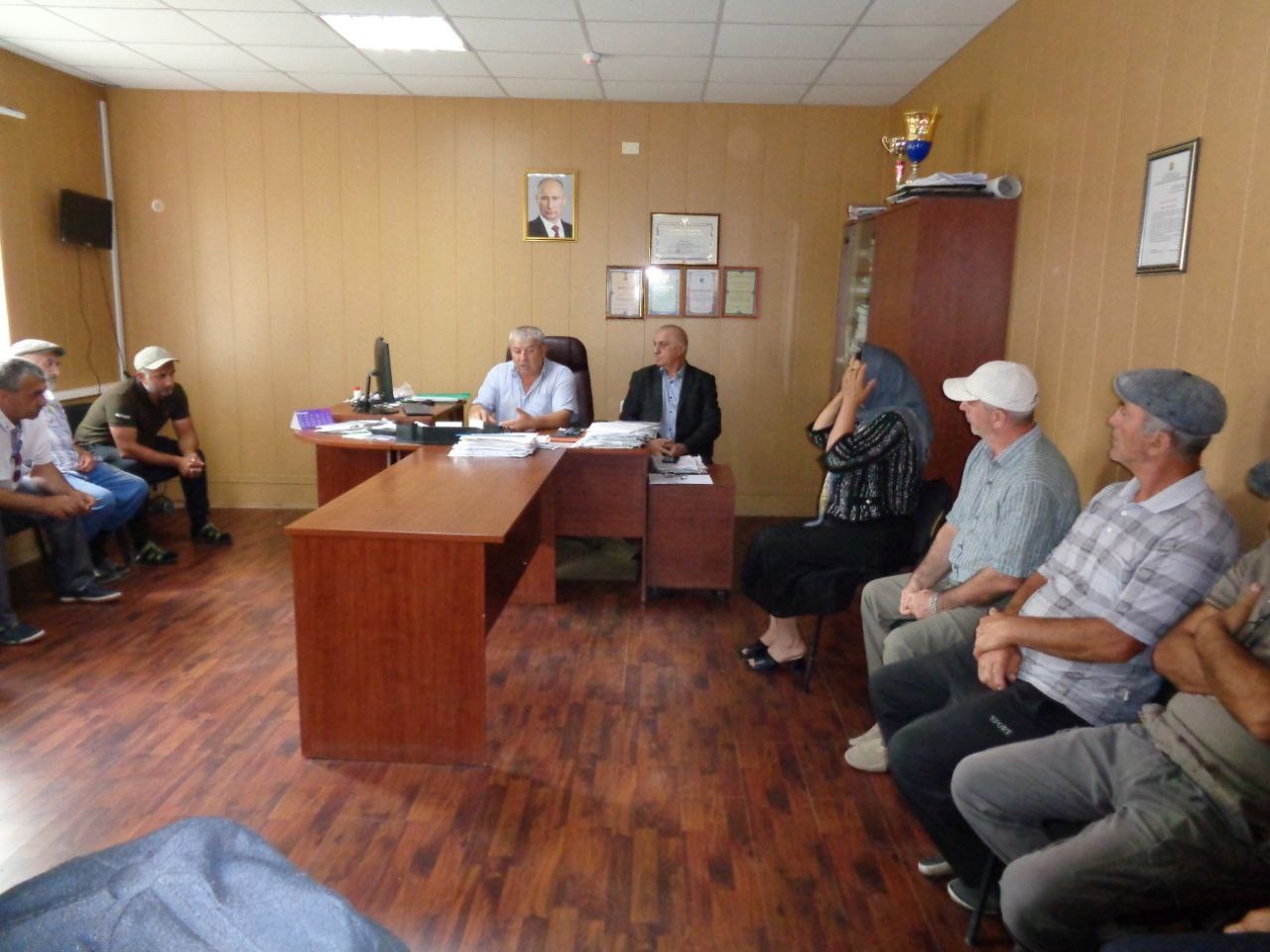 В  Новомакинском сельском поселения состоялся сход с активом сельского поселения по обсуждению террористических актов, которые произошли 23 июня 2024 года  в  г. Махачкале и Дербенте..