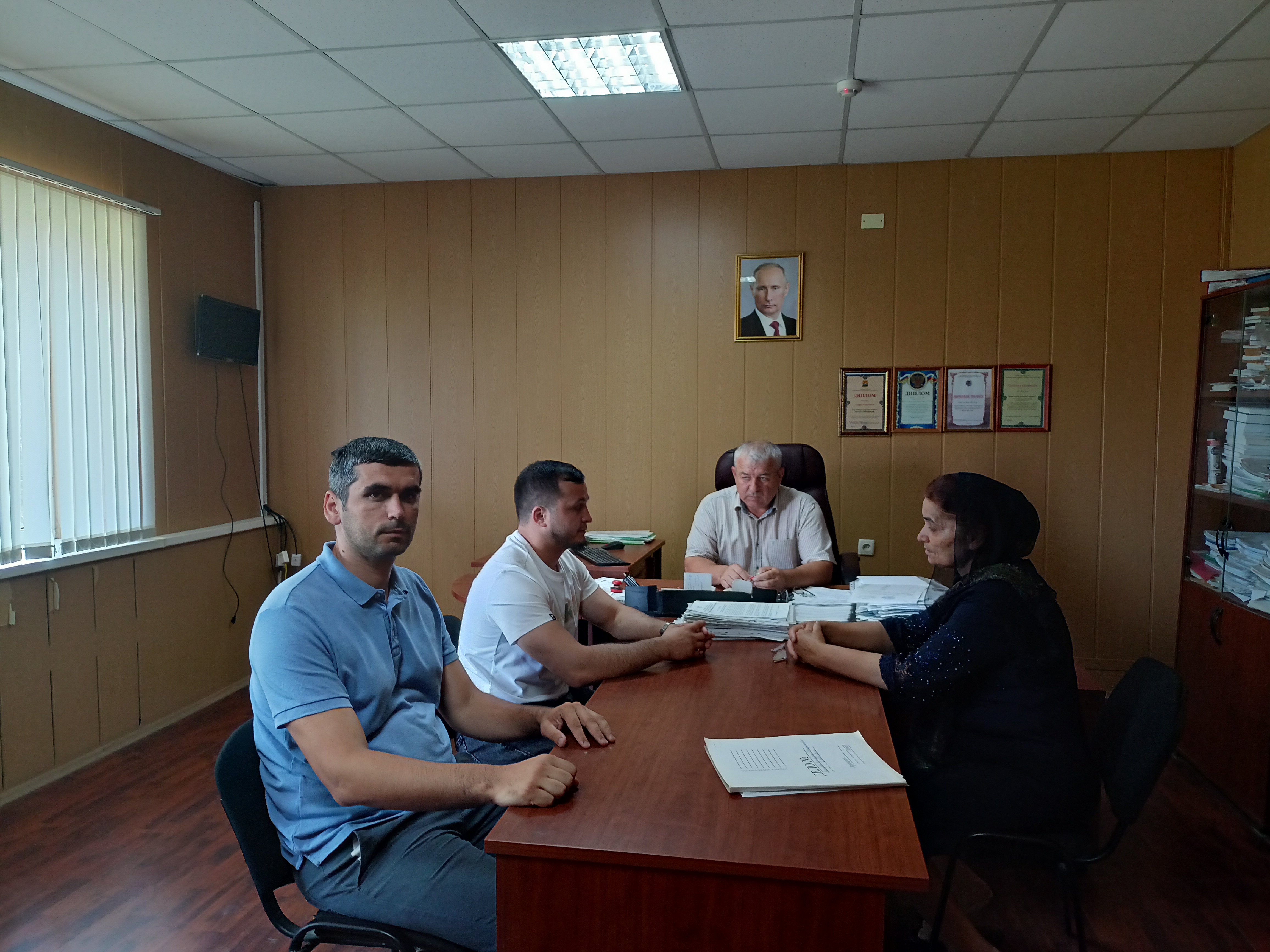 В администрации сельского поселения &quot;сельсовет Новомакинский&quot; состоялась встреча с участником СВО из с. Чухверкент.