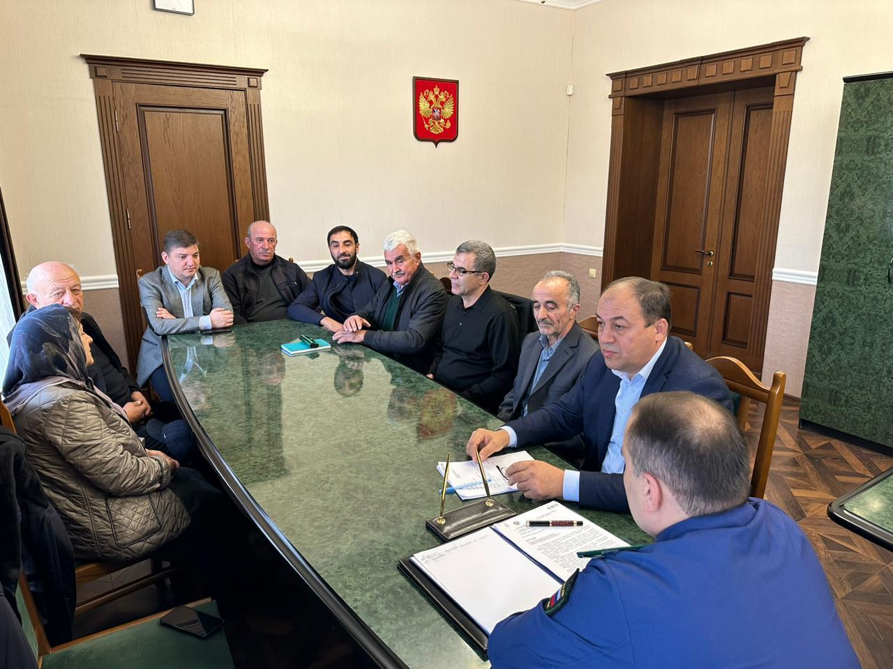 Межрайонной прокуратурой во взаимодействии с органами местного самоуправления МР «Сулейман-Стальский район» и МР «Курахский район»организована рабочая встреча с крупными производителями, поставщиками.